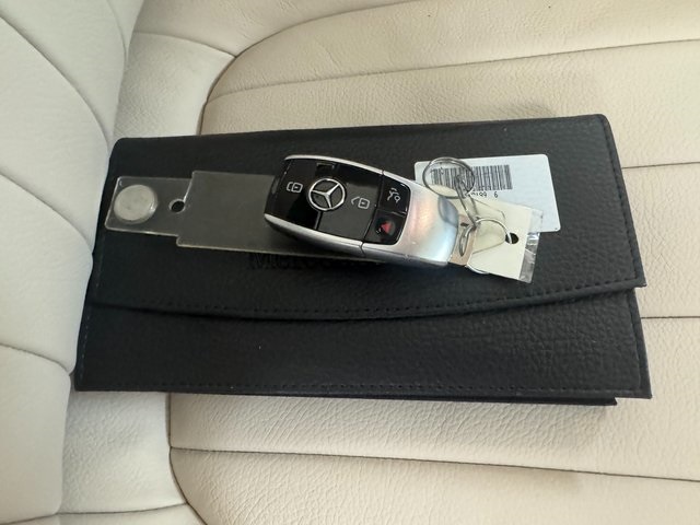 Vehicle image 22 of 32