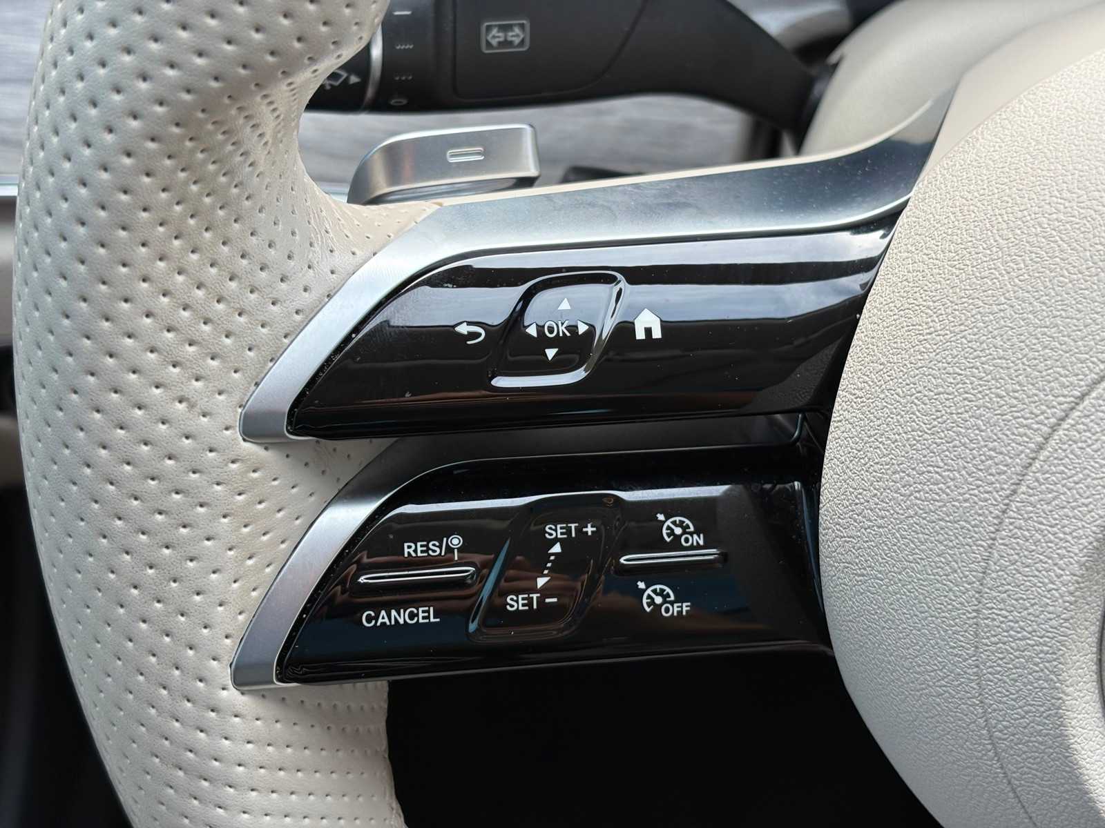 Vehicle image 15 of 21