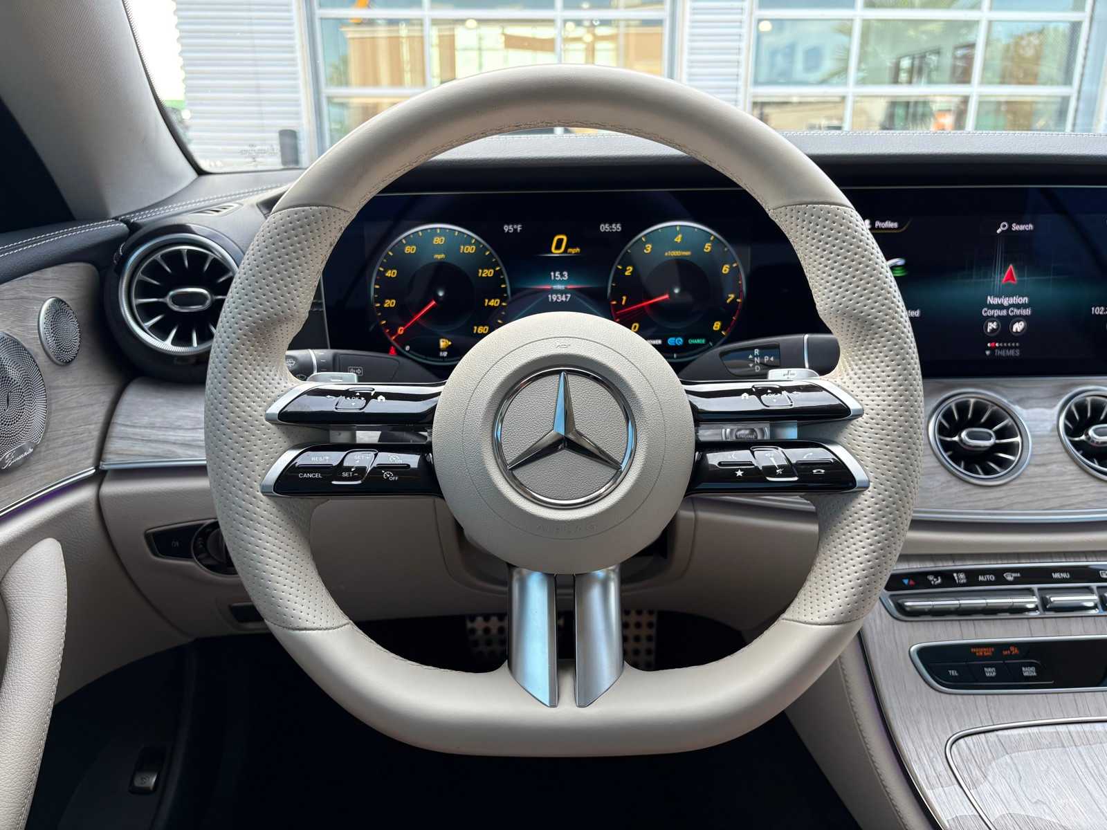 Vehicle image 17 of 21