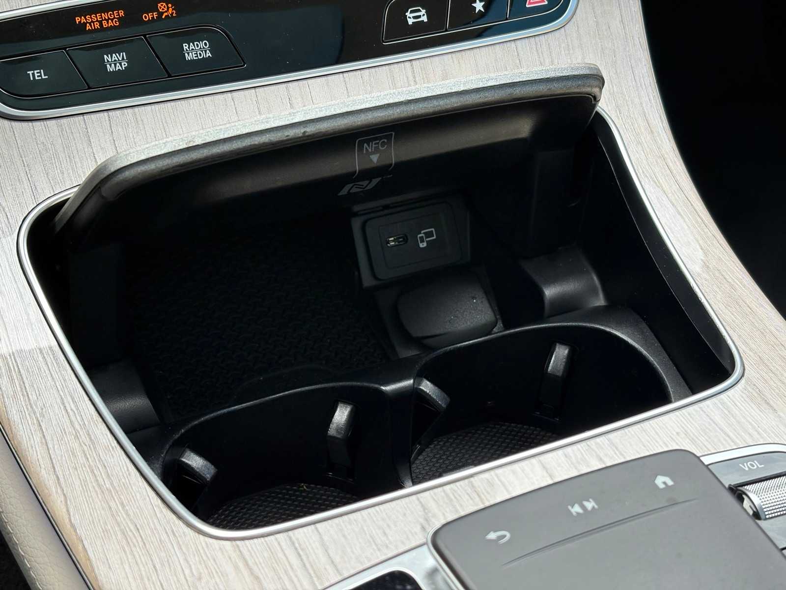 Vehicle image 20 of 21
