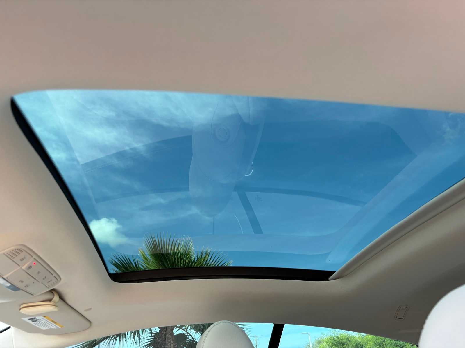 Vehicle image 18 of 21