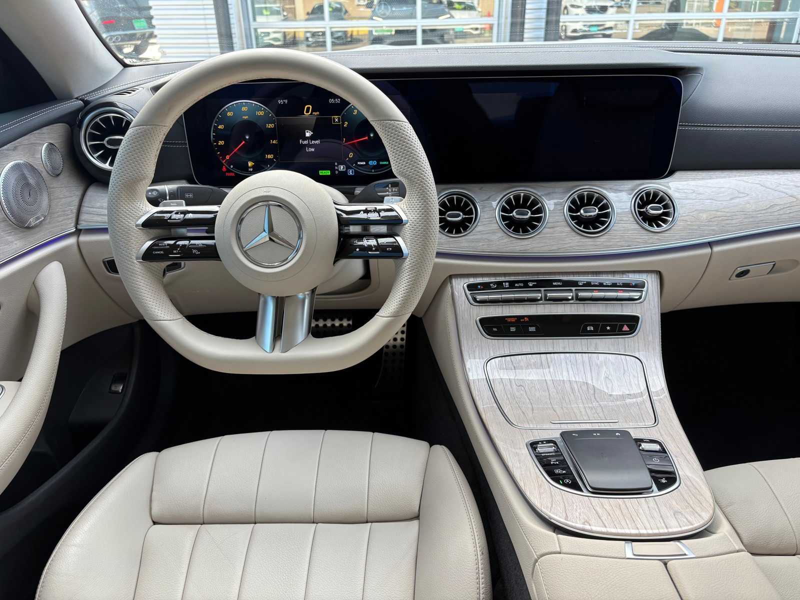 Vehicle image 11 of 21