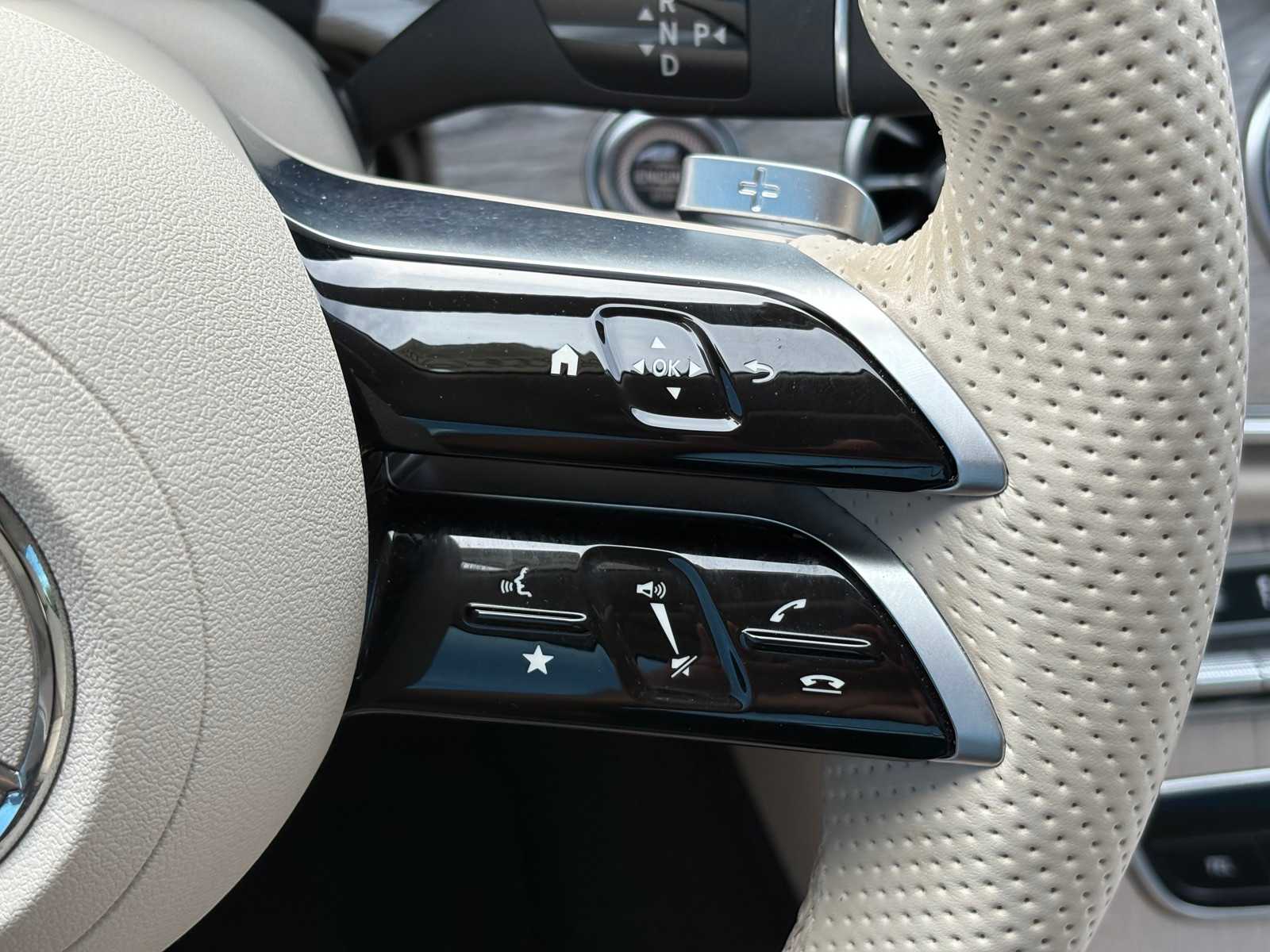 Vehicle image 16 of 21
