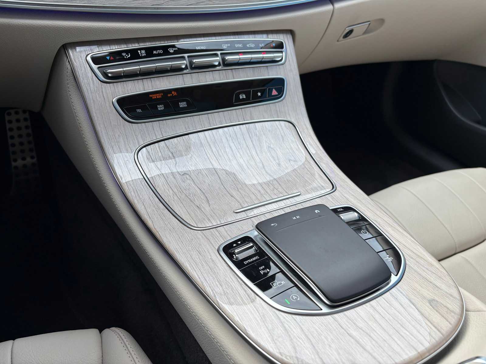 Vehicle image 13 of 21