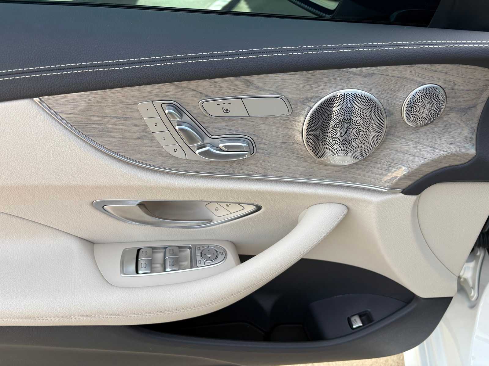 Vehicle image 14 of 21