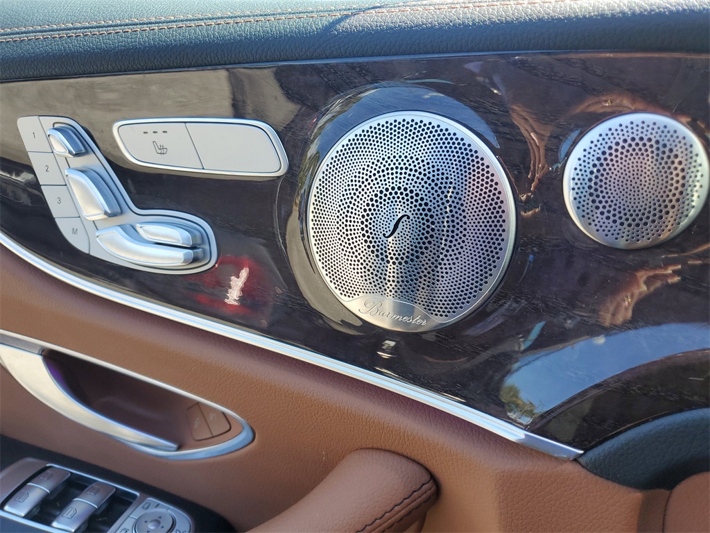 Vehicle image 37 of 40