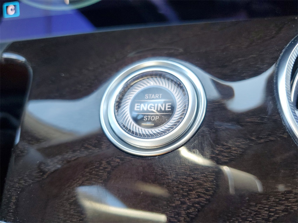 Vehicle image 28 of 40