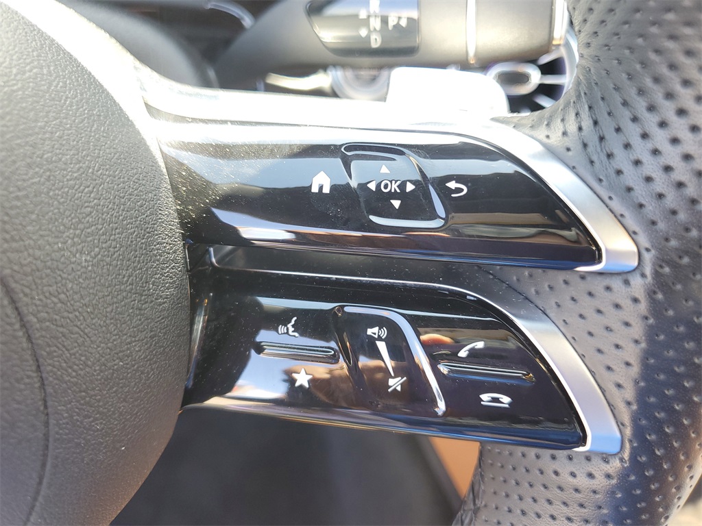 Vehicle image 32 of 40