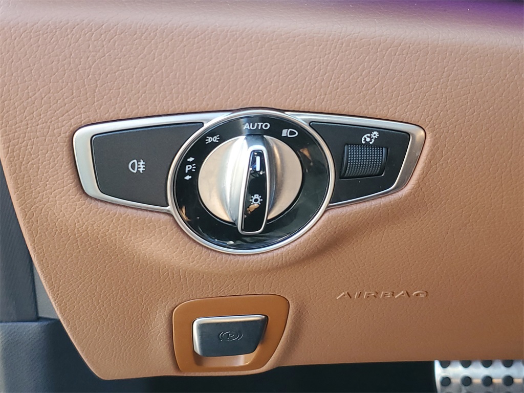 Vehicle image 34 of 40