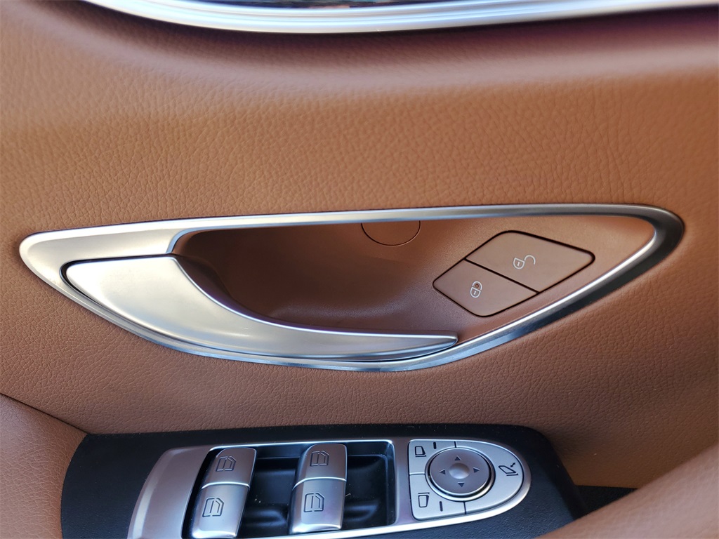 Vehicle image 22 of 40