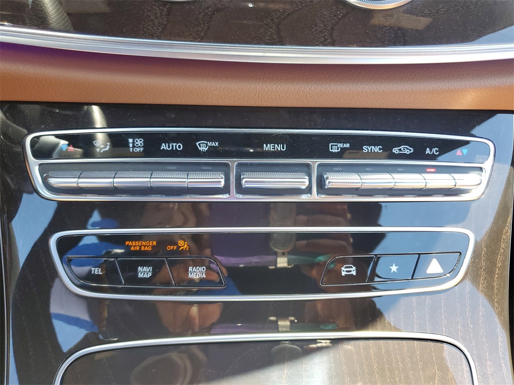 Vehicle image 39 of 40