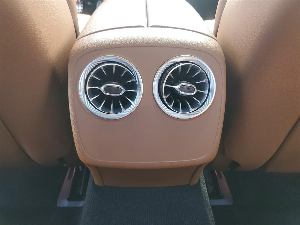 Vehicle image 20 of 40