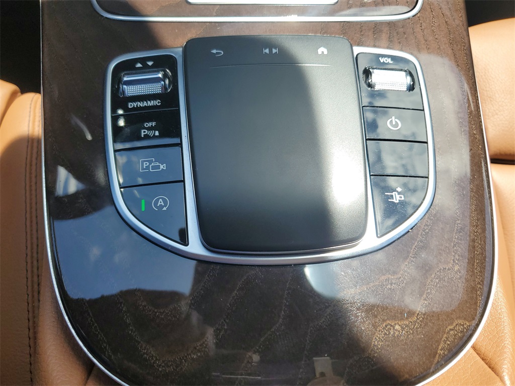 Vehicle image 25 of 40