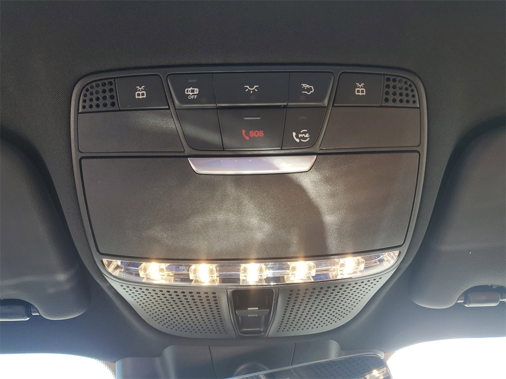 Vehicle image 35 of 40