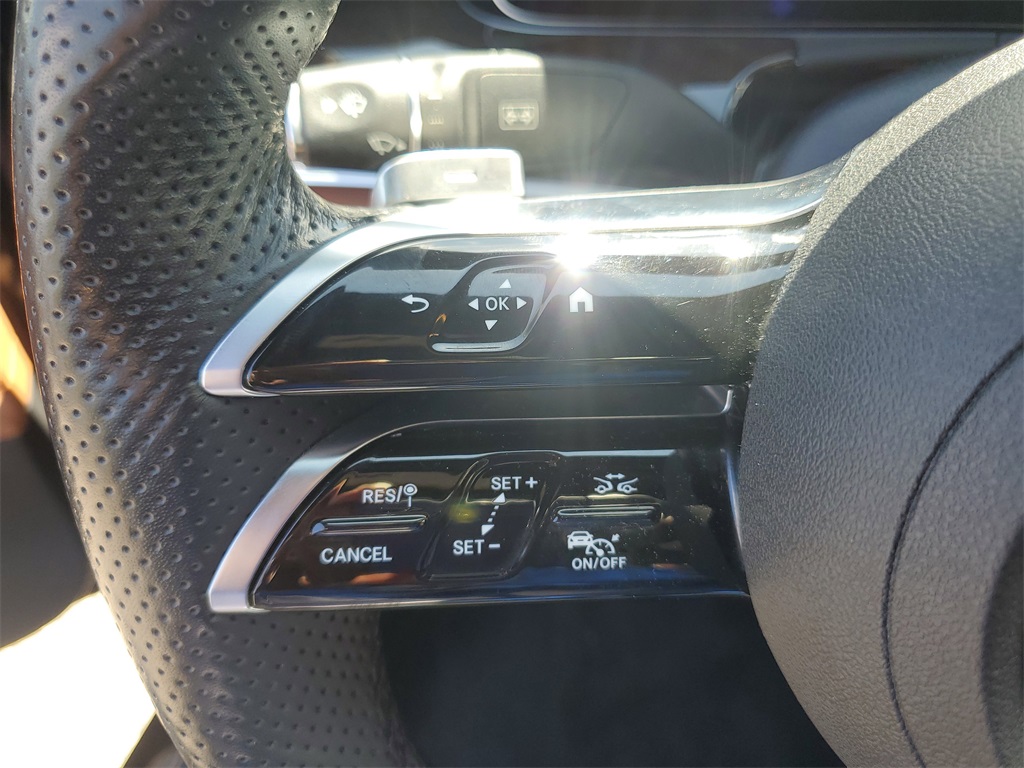 Vehicle image 21 of 40