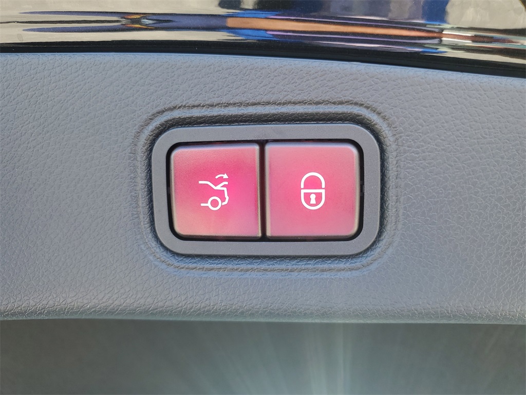 Vehicle image 26 of 40