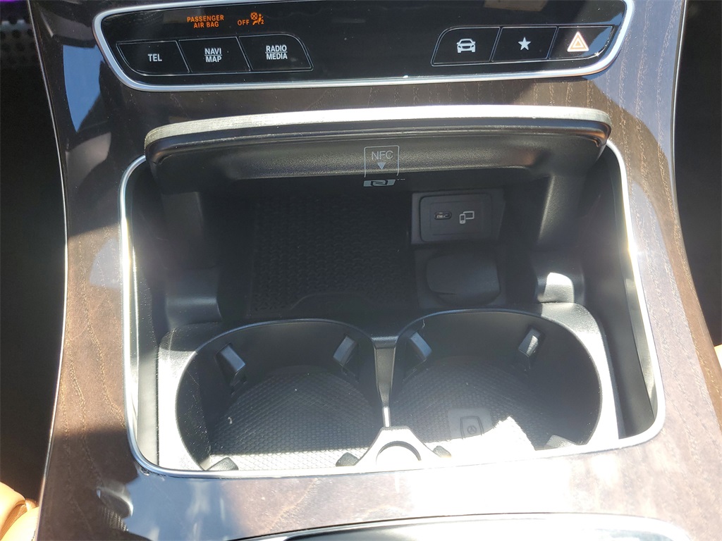 Vehicle image 38 of 40