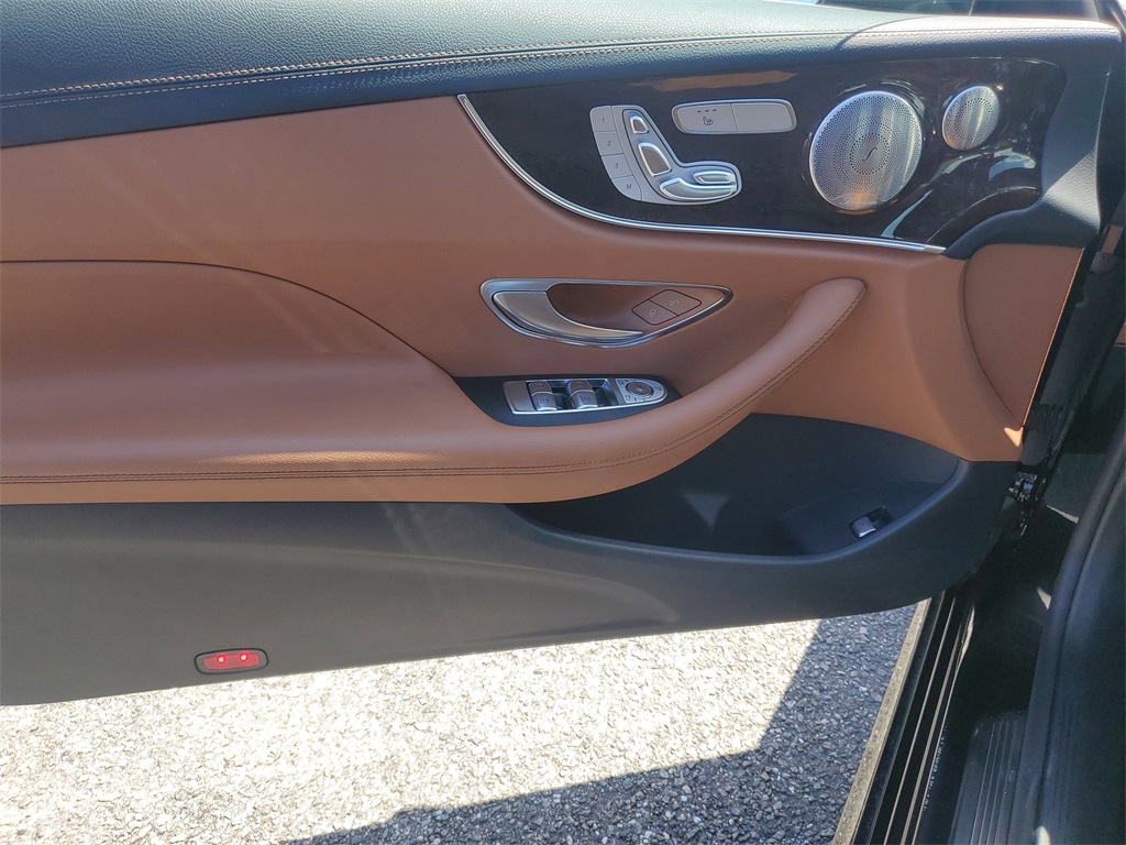 Vehicle image 19 of 40