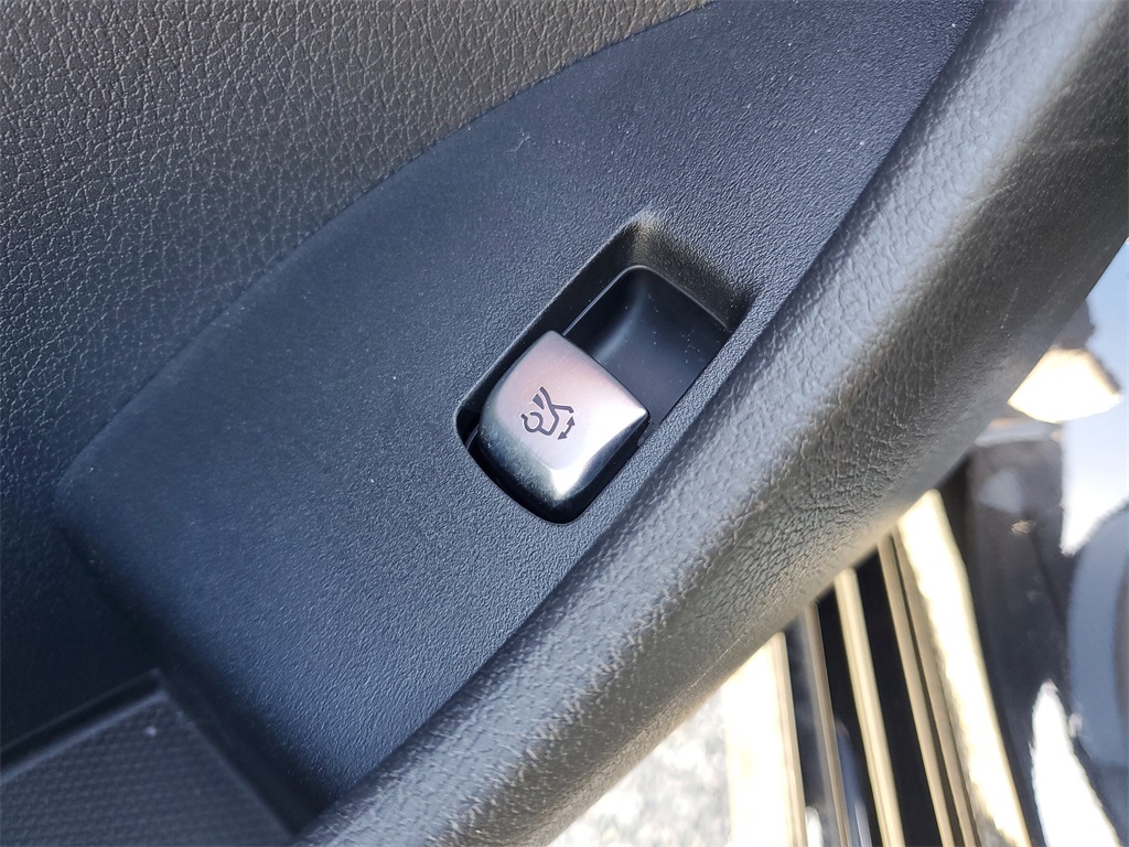 Vehicle image 23 of 40