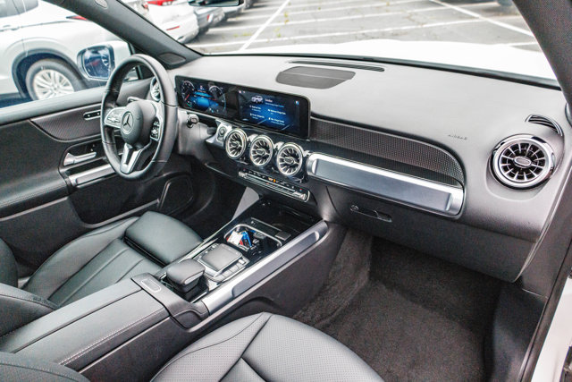 Vehicle image 17 of 35