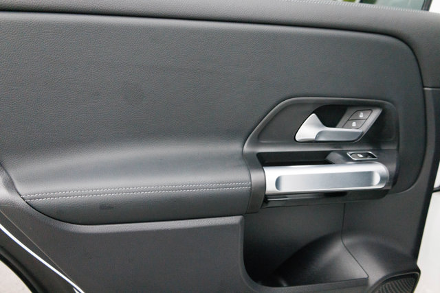 Vehicle image 20 of 35