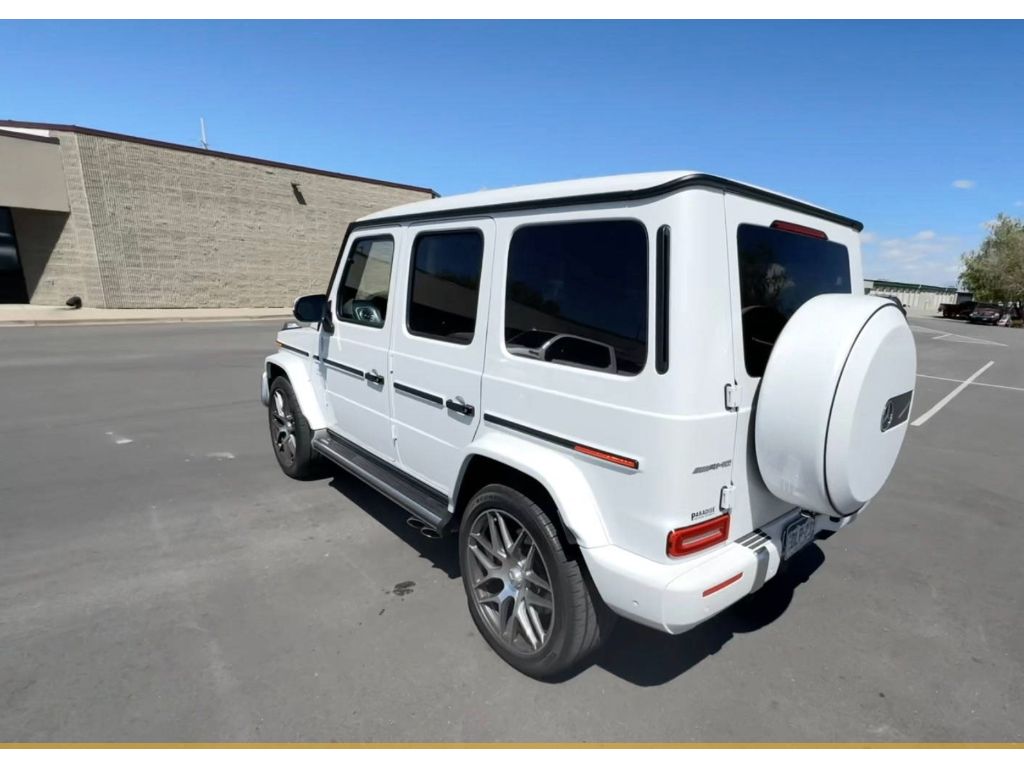Vehicle image 11 of 19