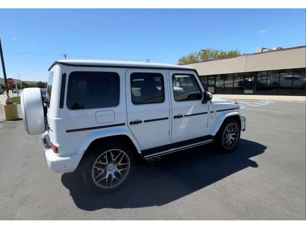 Vehicle image 8 of 19
