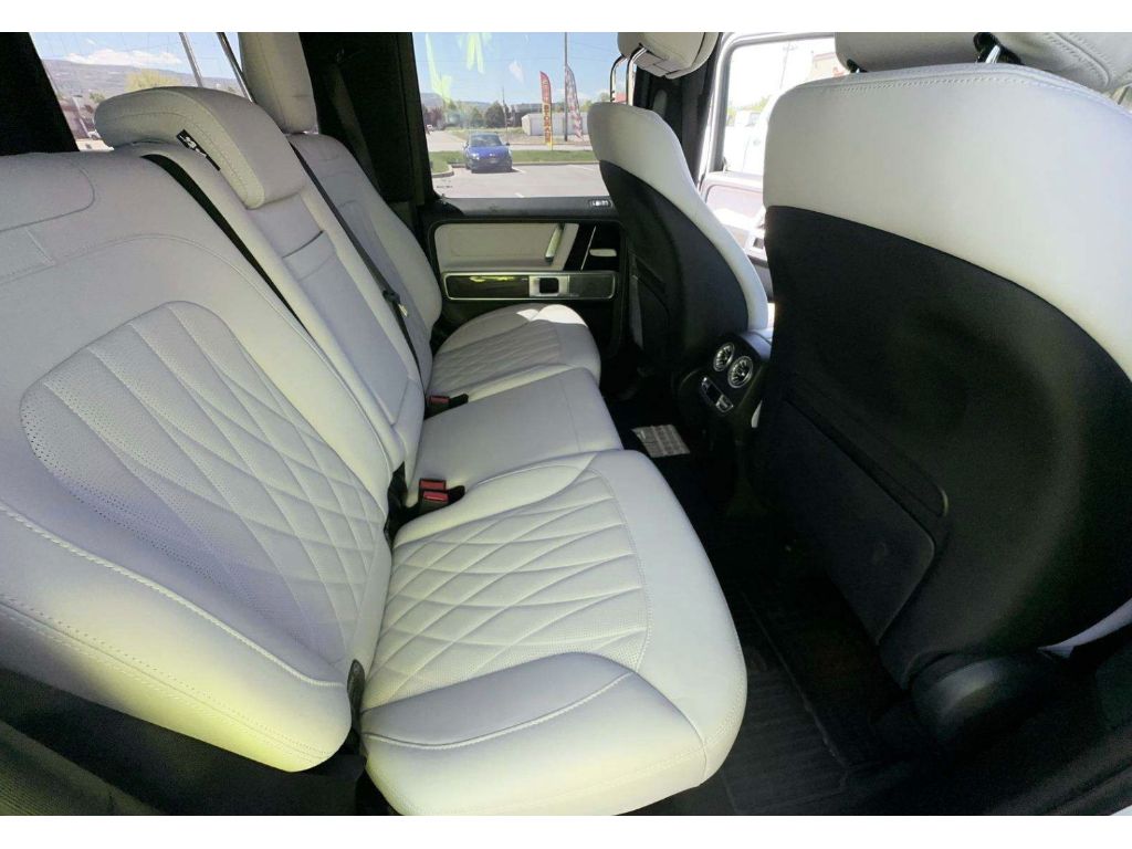 Vehicle image 18 of 19