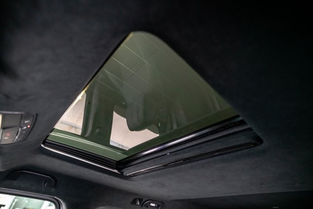 Vehicle image 21 of 39