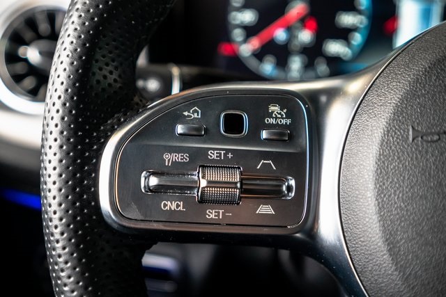 Vehicle image 33 of 39