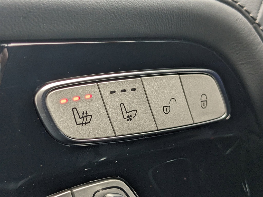 Vehicle image 24 of 30