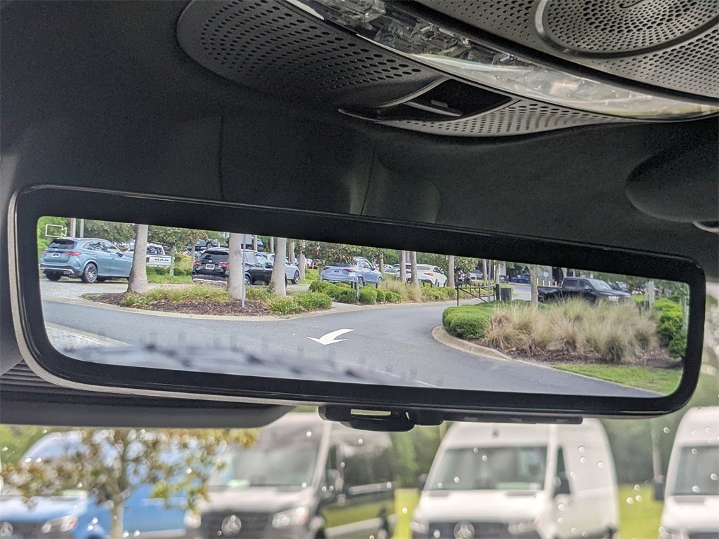 Vehicle image 21 of 30