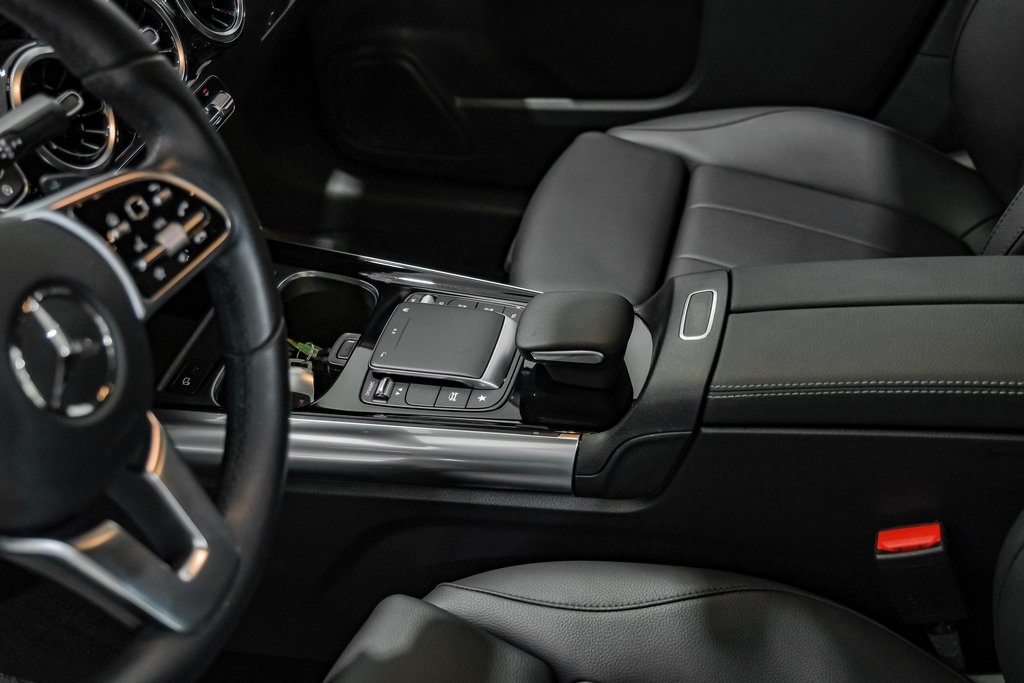 Vehicle image 21 of 53