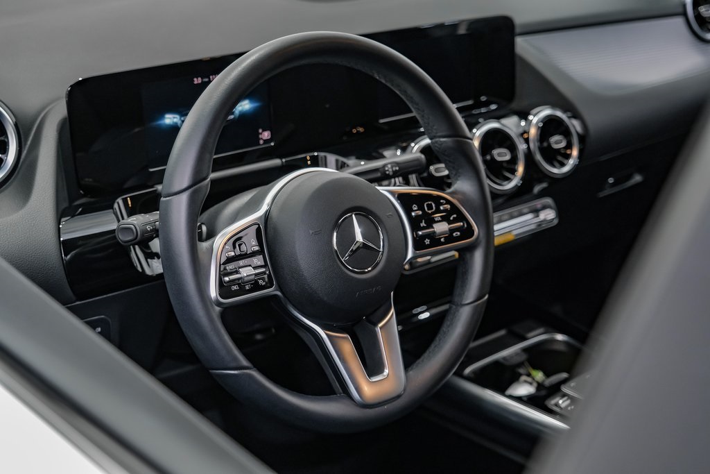 Vehicle image 13 of 53