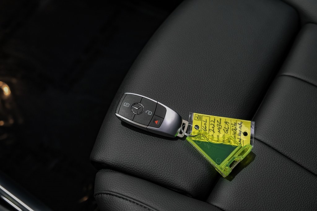 Vehicle image 51 of 53