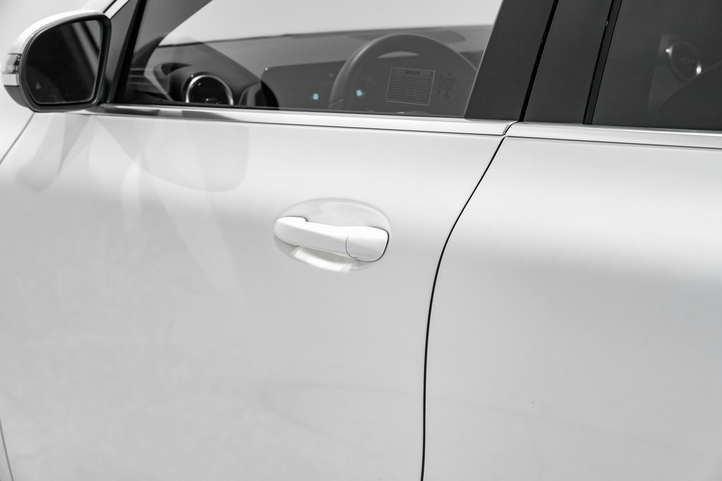 Vehicle image 33 of 53