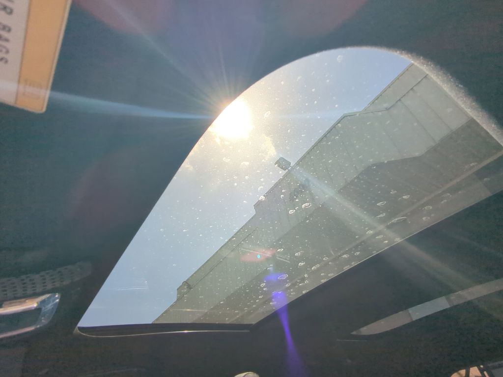 Vehicle image 21 of 25