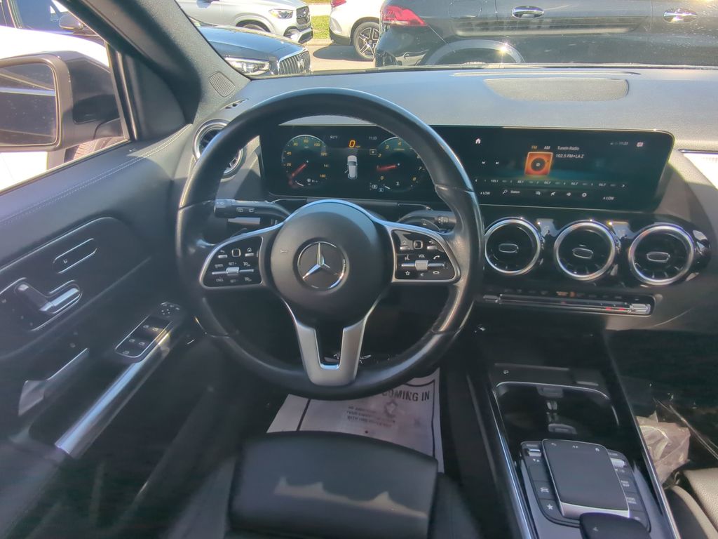 Vehicle image 8 of 25