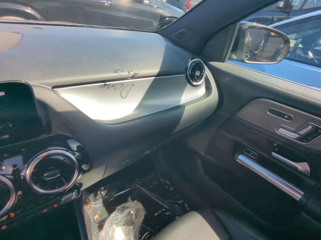 Vehicle image 9 of 25