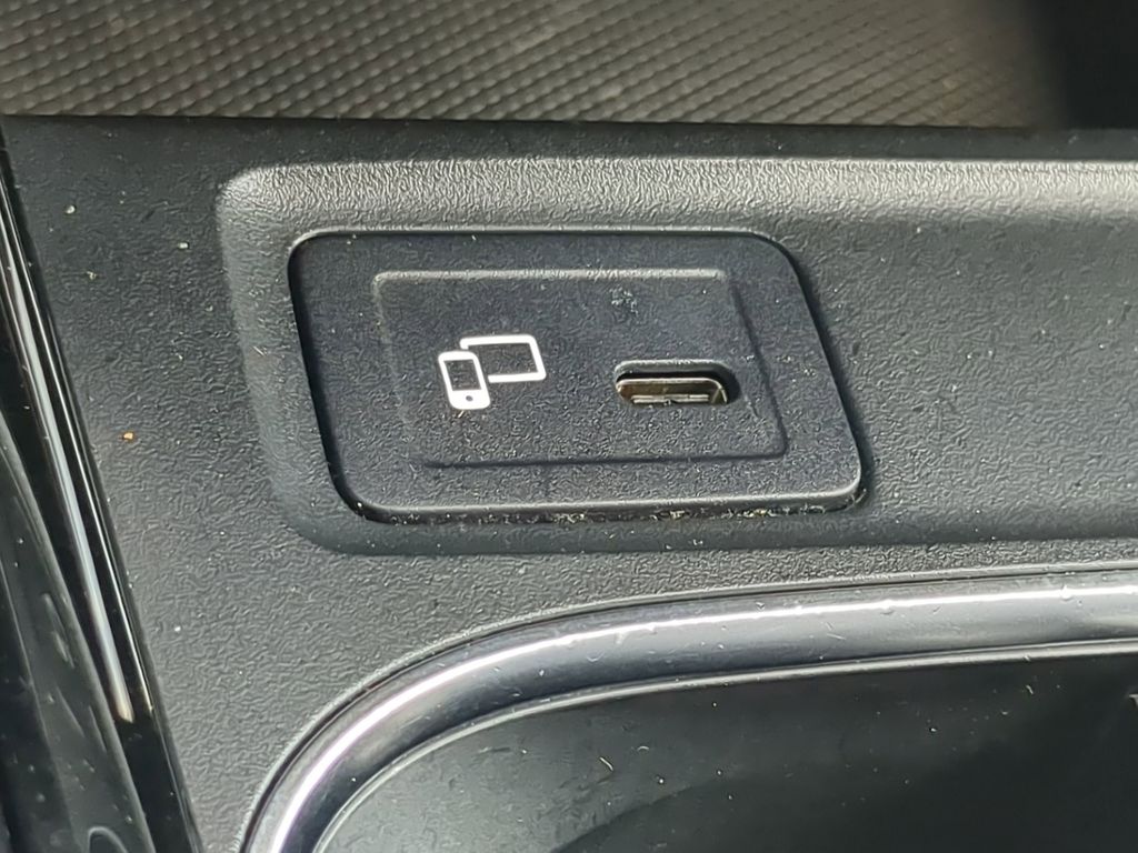 Vehicle image 14 of 25