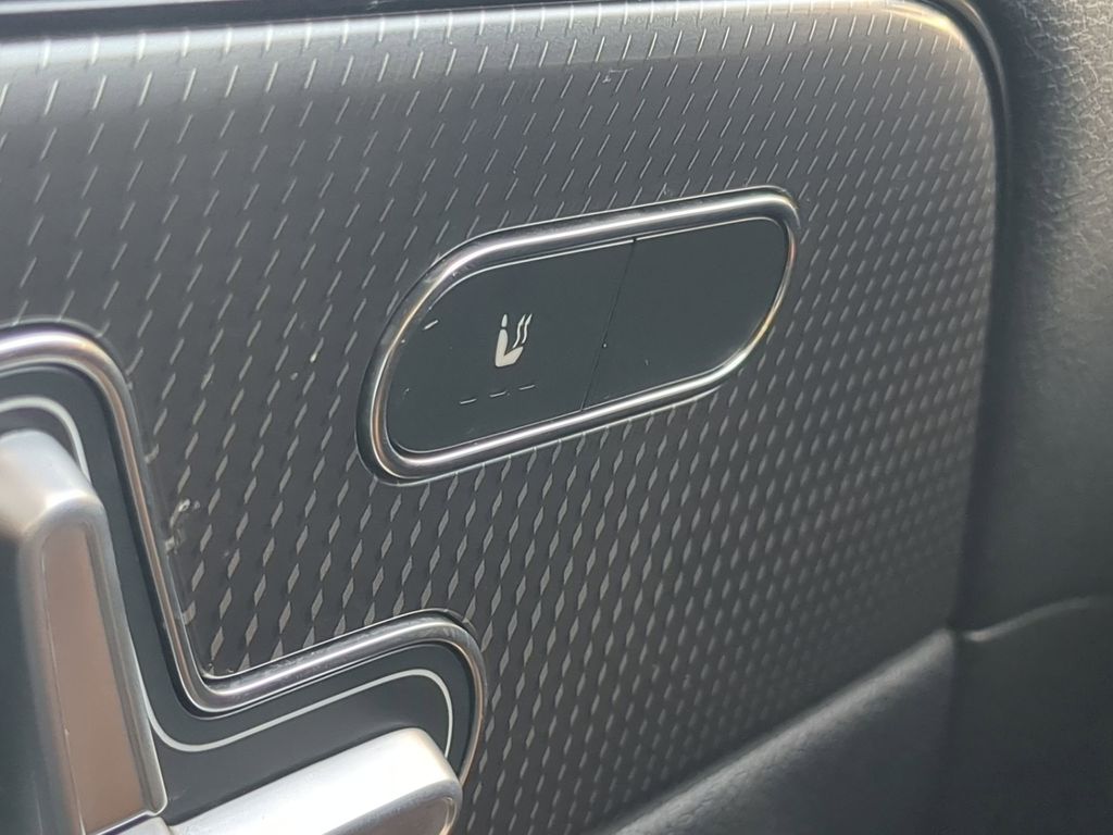 Vehicle image 16 of 25