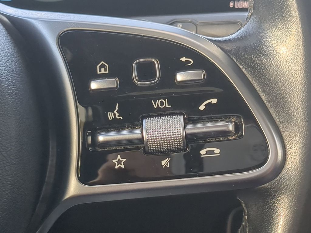 Vehicle image 18 of 25
