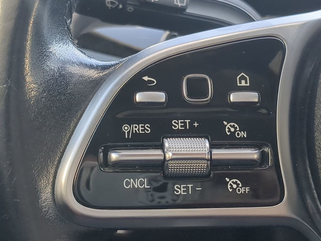 Vehicle image 17 of 25