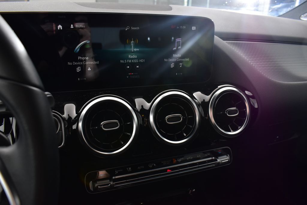 Vehicle image 21 of 36