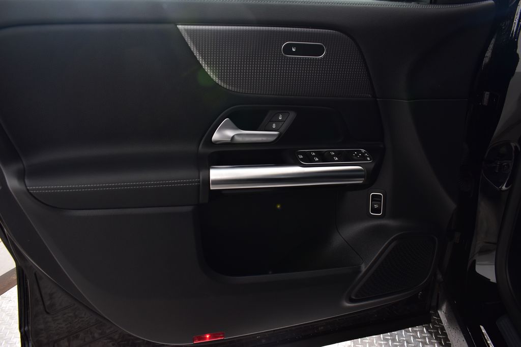Vehicle image 22 of 36