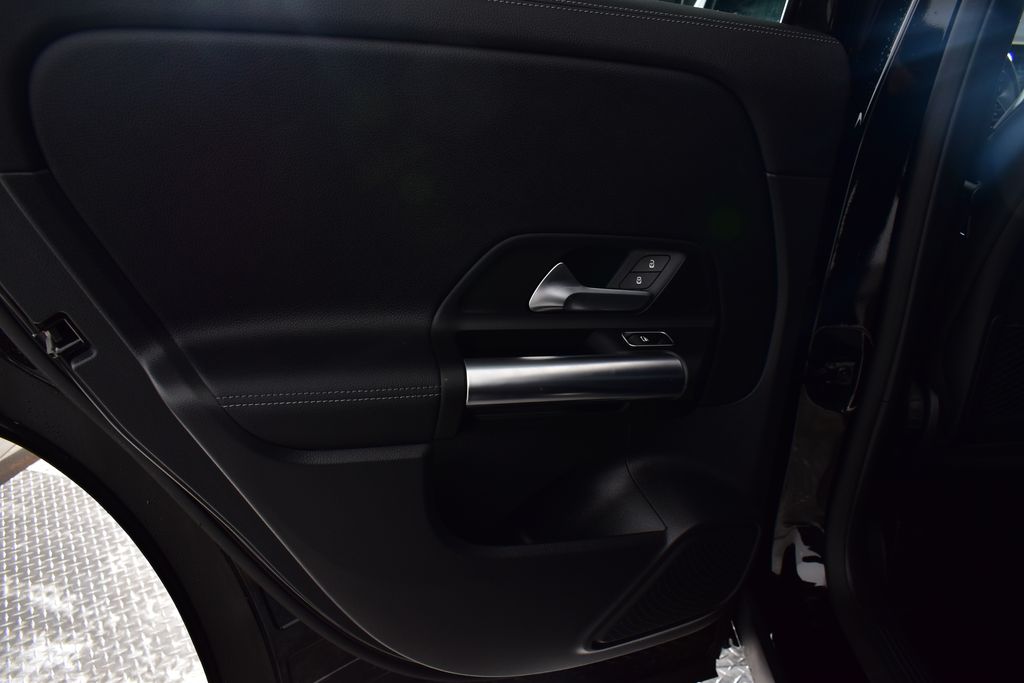 Vehicle image 24 of 36