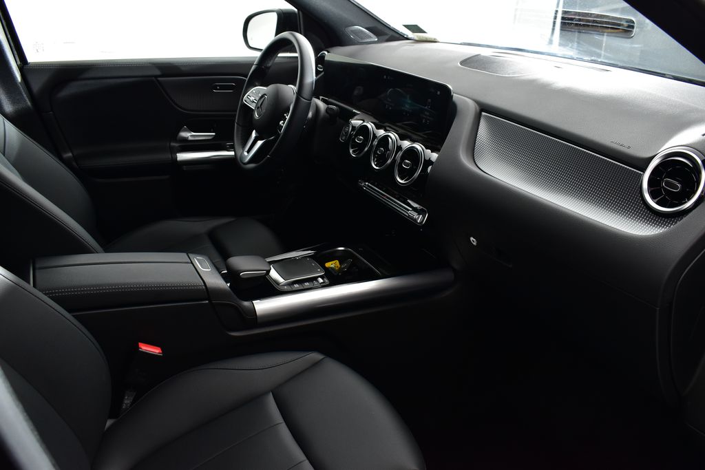 Vehicle image 18 of 36