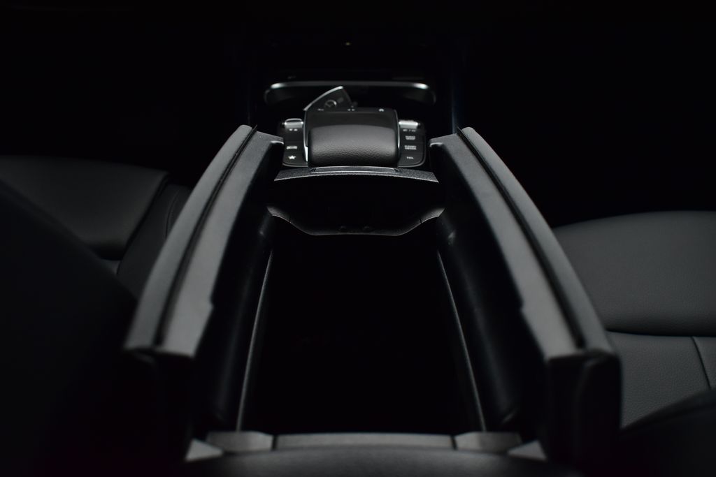 Vehicle image 32 of 36