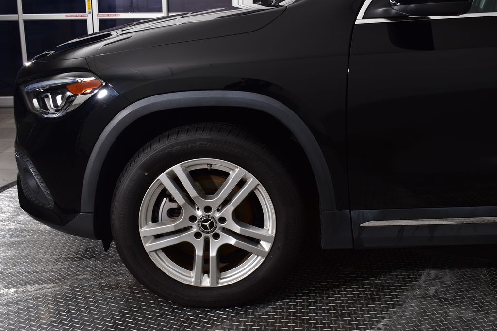 Vehicle image 10 of 36