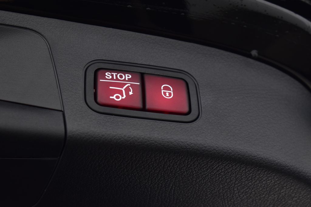 Vehicle image 31 of 36